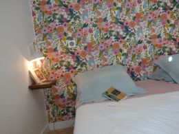 amandine  dtail chambres d hotes location gite gorges du tarn papier peint fleurs