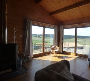 chalet de judine salon vue sur le causse chambres d hotes location gite gorges du tarn