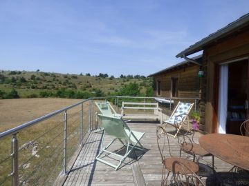 chalet de judine terrasse ouest location gite gorges du tarn