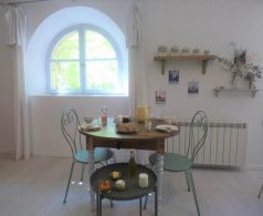 petits djeuners table ronde 1 chambres d hotes location occitanie